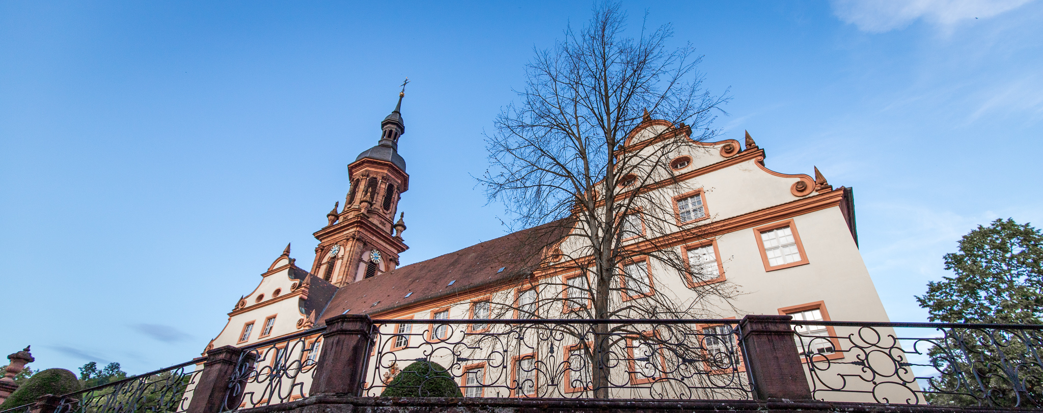 5.Kloster_outside_1_small