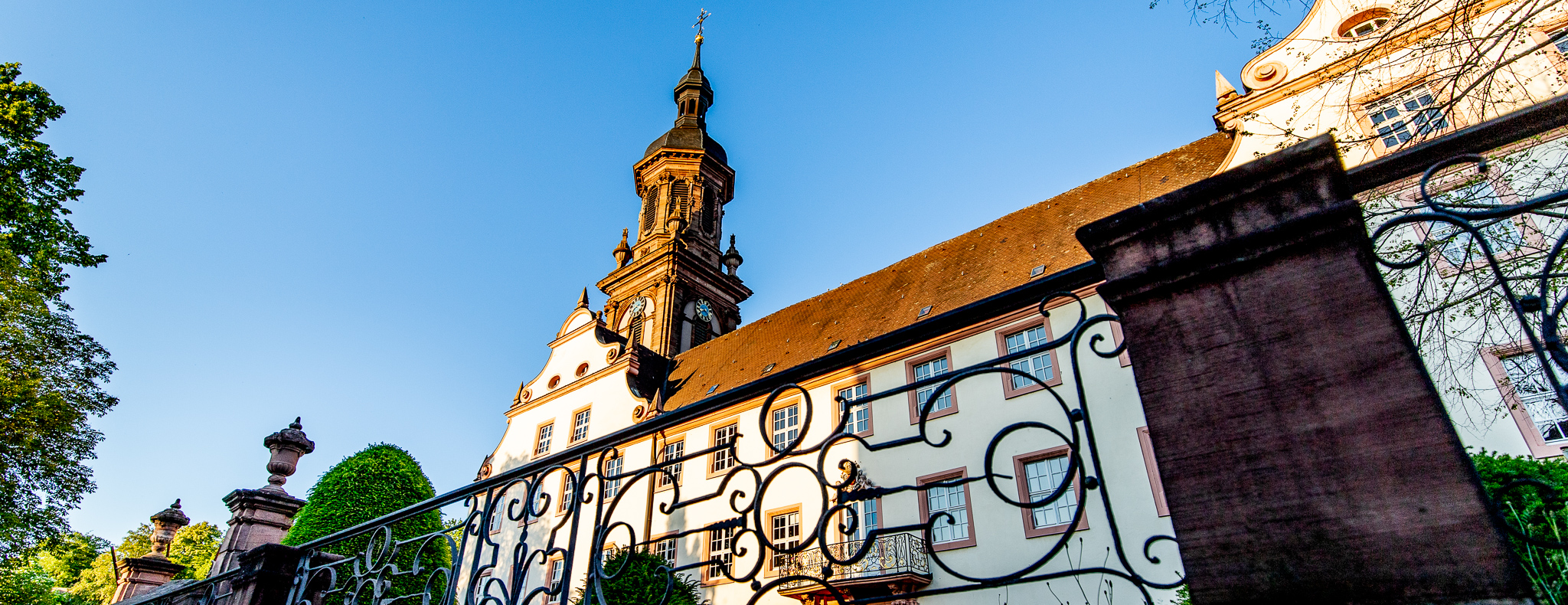 7.Kloster_outside_3_small