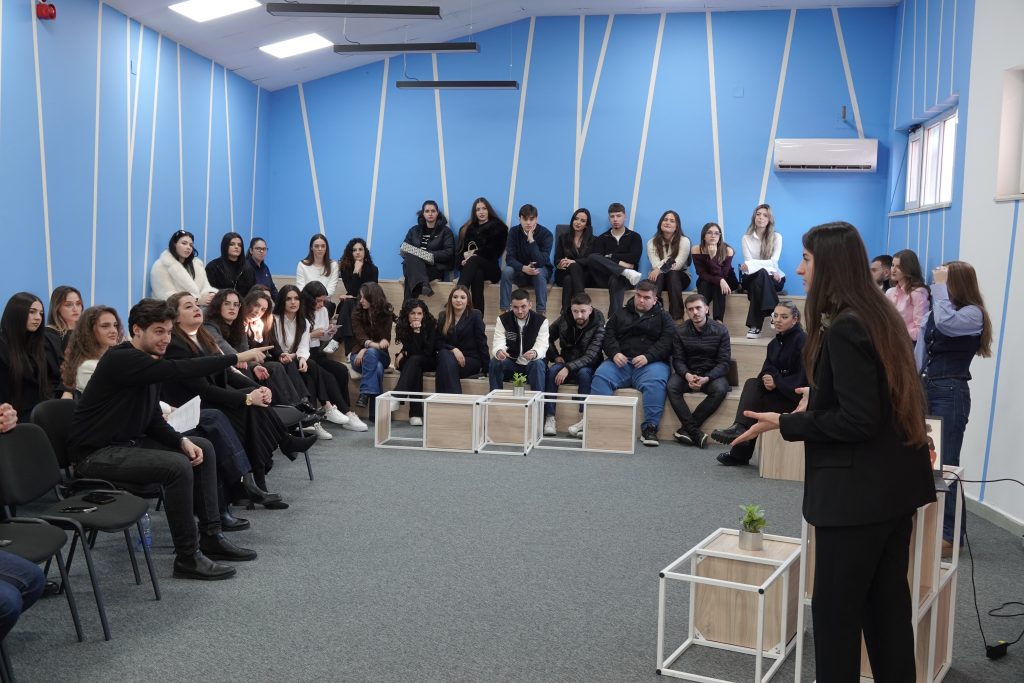 Students and mentors exchange questions and feedback in an open discussion format during the ChallengeEU “Family Law through ODEI M.A.R.K.E.T.” session.