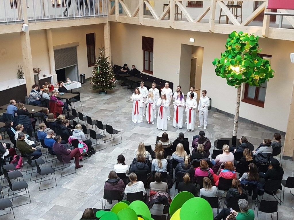 Lucia at MIUN: Student Choir Gungner sings